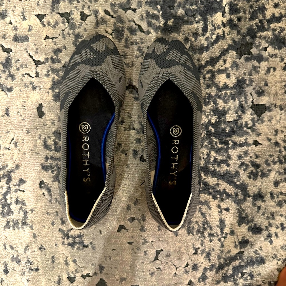 Rothy’s size 7 in EXCELLENT condition.